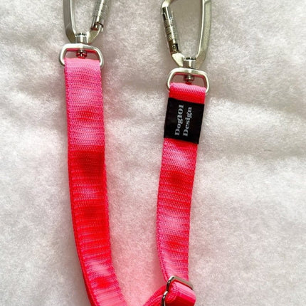 Dogtraining101 Large Self Locking Duel connector Seat Belt Restraint - Hot Pink